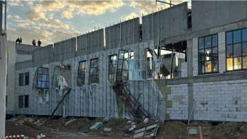 Фотография к новости: "Жайлы мектептің" жайы: Құлсарыдағы құрылыста мектеп шатыры опырылып түсті