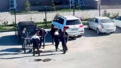 Семейде екі жұмысшы кәріз құдығында есінен танып қалған