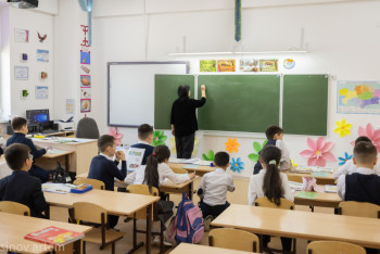 Фотография к новости: Мектеп формасының орнына хиджаб: Министрлік желіде тараған видеоны түсіндірді