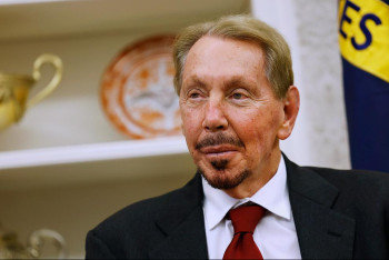 Фотография к новости: Илон Маскты басып озған: Ларри Эллисон әлемдегі ең бай адам атанды