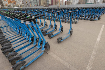 Фотография к новости: Алматыда самокат қоятын арнайы 10 орын белгіленді