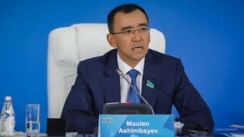 Фотография к новости: "Анасын қатты жақсы көрсе...": Әшімбаев Мәжілістегі жағдай туралы