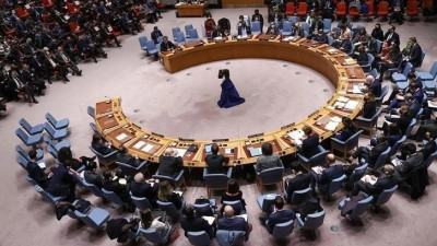 Порно массаж анальмен аяқталды Автобуста өзін сылап жатқан қыздың порно видеосы, ол қарсы емес