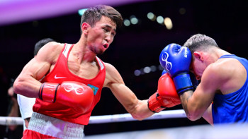 Фотография к новости: Боксшы Махмұд Сабырхан екі дүркін әлем чемпионы атанды