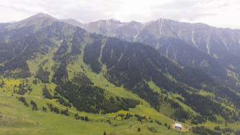 Фотография к новости: Алматыда элиталық тұрғын үй үшін таулар мен сайлар жойылып жатыр