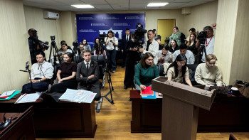 Фотография к новости: Жанабыловтың әйеліне қатысты сот отырысы басталды