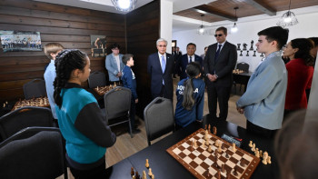 Фотография к новости: Президент жас шахматшылармен кездесті