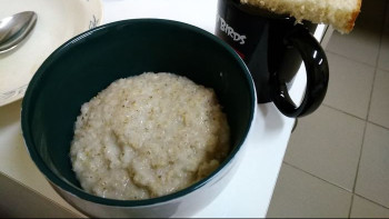 Фотография к новости: Астанада инфекциялық ауруханада ботқадан құрт шықты