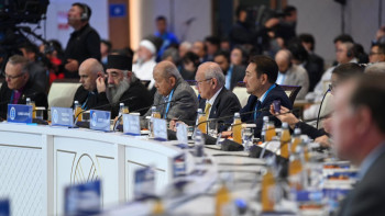 Фотография к новости: Малкольм Хоэнлейн: Адамдарды біріктіру – діни лидерлердің басты міндеті