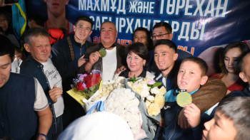 Фотография к новости: Ағайынды Сабырхандарға құрмет көрсетілді