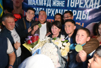 Фотография к новости: Ағайынды Сабырхандарға құрмет көрсетілді