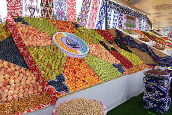 Фотография к новости: Алматыда демалыс күндері Тәжікстанның ауыл шаруашылығы жәрмеңкесі өтеді