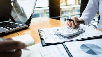 Фотография к новости: Кім бір уақытта екі жерде жұмыс істей алады? – Министрлік ресми мәлімдеме жасады