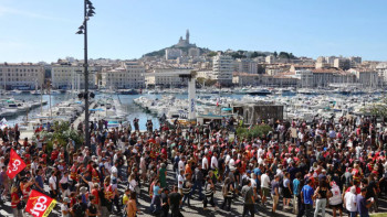 Фотография к новости: Францияда миллионнан астам адам ереуілге шықты