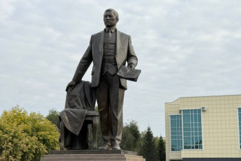 Фотография к новости: Қостанайда Міржақып Дулатұлына алғашқы ескерткіш орнатылды