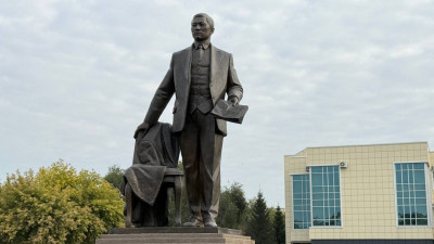 Қостанайда Міржақып Дулатұлына алғашқы ескерткіш орнатылды