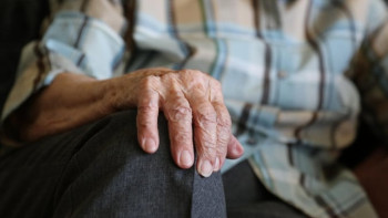 Фотография к новости: Ақмола облысында әлеуметтік қызметкер қарияның зейнетақысын жымқырды