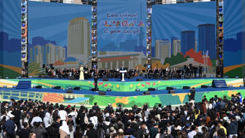 Фотография к новости: Алматы тұрғындары мен қонақтары 100 тонна алмадан дәм татты