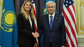 Фотография к новости: Президент Смитсон институтының басшылығымен кездесті