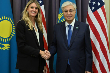 Фотография к новости: Президент Смитсон институтының басшылығымен кездесті