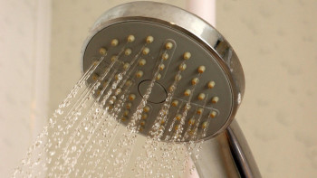 Фотография к новости: Қай уақытта душқа түскен пайдалырақ: таңертең бе, әлде кешке ме?