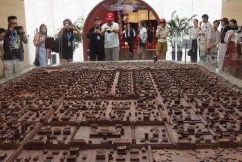 Фотография к новости: Қытайда 100 тонна шоколадтан тұратын музей көрсетілді. Көрмеде не бар?