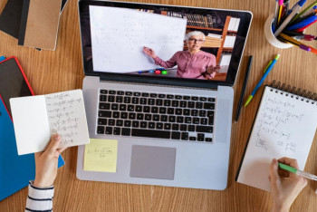 Фотография к новости: Ертең мектеп оқушылары сабақты онлайн оқиды