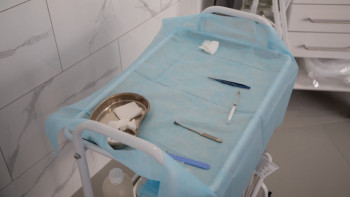 Фотография к новости: "Бақайынан айырылды": Алматылық әйел емханадан өтемақы өндіріп алды