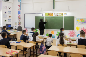 Фотография к новости: Депутат мұғалім мен оқушыға қатысты 5 өзгеріс енгізуді ұсынды