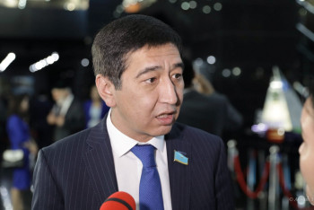 Фотография к новости: 6 млн теңге сыйақы мен грантты өтеуден босату: Зайытов оқушыларға қатысты жаңалық айтты