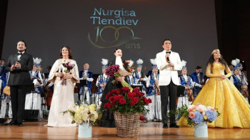 Фотография к новости: Парижде Нұрғиса Тілендиевтің 100 жылдығы аталып өтті