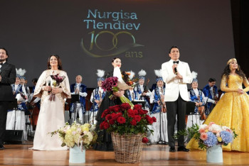 Фотография к новости: Парижде Нұрғиса Тілендиевтің 100 жылдығы аталып өтті