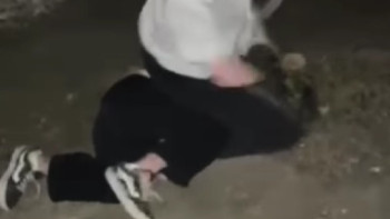 Фотография к новости: Атырауда студент қыз өз қатарласын ұрып-соғып, тепкілеп тастады