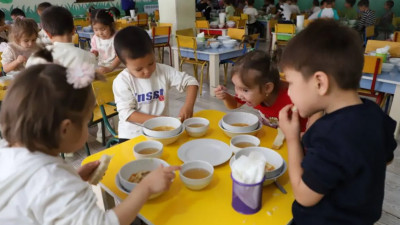 Өзбекстанда  100-ден астам бүлдіршін айраннан уланып, ауруханаға түсті