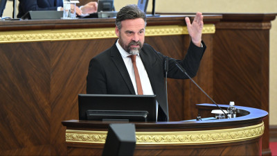 “Қазақстанды түбегейлі өзгертеді”: ЕО сарапшысы ЖИ туралы заңға жоғары баға берді