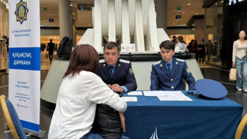 Фотография к новости: "Құқықтық дәріхана": Астанада тұрғындарға заң тұрғысынан кеңес берілді