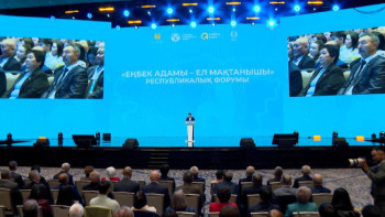 Фотография к новости: Еңбек күні: Олжас Бектенов Президент атынан жұмысшы мамандық өкілдерін марапаттады