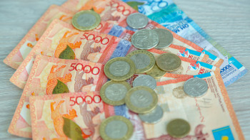 Фотография к новости: Зейнеткерлерге 30 мың теңгеден беріледі