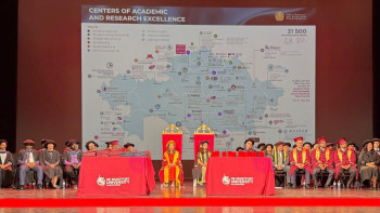 Фотография к новости: Қазақстандағы тұңғыш британдық ЖОО алғашқы түлектеріне диплом табыстады