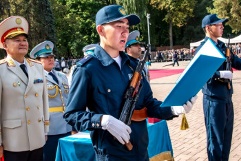 Фотография к новости: Алматыда ІІМ Академиясының 300 курсанты ант қабылдады