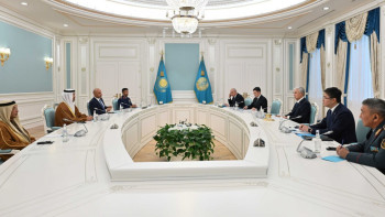 Фотография к новости: Тоқаев БАӘ Қорғаныс істері жөніндегі мемлекеттік министрін қабылдады