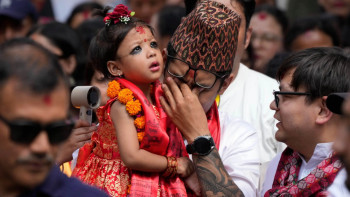 Фотография к новости: Непалда екі жасар қыз жаңа «тірі құдай» атанды