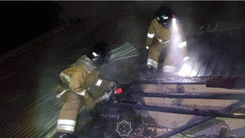 Фотография к новости: Таразда тұрғын үй өртеніп, 4 адамды эвакуациялады