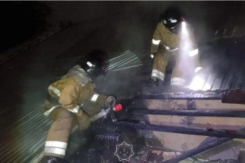 Фотография к новости: Таразда тұрғын үй өртеніп, 4 адамды эвакуациялады