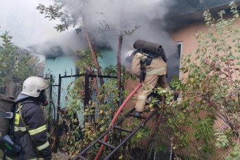 Фотография к новости: Алматы маңындағы ауылда болған қасіретті өрт: үш үй жанып, әйел мен сәби қаза тапты