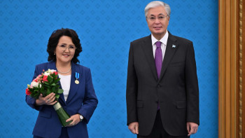 Фотография к новости: Қасым-Жомарт Тоқаев бір топ ұстазды мемлекеттік наградамен марапаттады