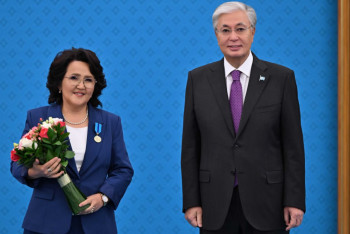 Фотография к новости: Қасым-Жомарт Тоқаев бір топ ұстазды мемлекеттік наградамен марапаттады