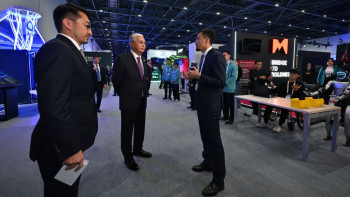 Фотография к новости: Мемлекет басшысы цифрлық шешімдер көрмесіне барды