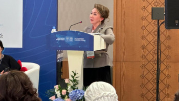 Фотография к новости: Зерттеу: Мансап пен отбасын тең ұстау әйелдерге қай жаста қиын?