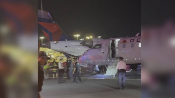 Фотография к новости: Әуежайда екі жолаушылар ұшағы соқтығысты